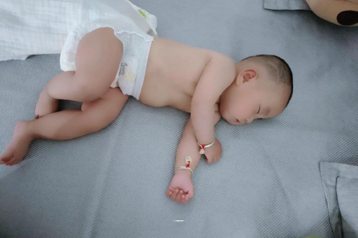 海安怀孕多久会显肚子